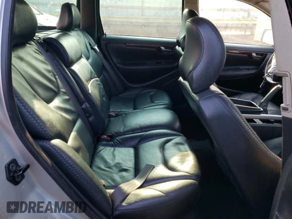 ✅ 2004 Volvo V70 XC Cross Country • VIN: YV1SZ59H941125075 • Lot: 58963795. Listed on Copart with 209,539 mi. Free auction sales archive from the USA and detailed vehicle history report at DreamBid. Image 11.