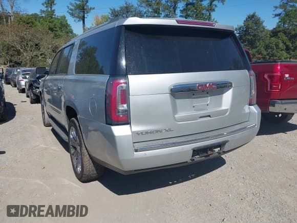 ✅ 2015 GMC Yukon XL Denali • VIN: 1GKS2JKJ3FR590671 • Lot: 43352032. Wystawiony na IAAI z przebiegiem 200 843 mil. Bezpłatny archiwum sprzedaży aukcyjnych z USA i szczegółowy raport historii pojazdu na DreamBid. Zdjęcie 3.