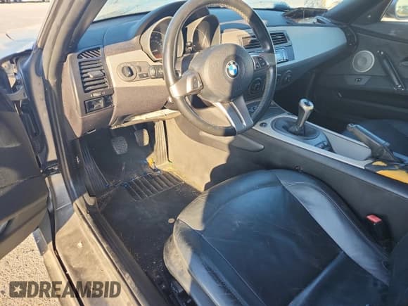 ✅ 2004 BMW Z4 3.0i • VIN: 4USBT53564LT25710 • Lot: 80996885. Listed on Copart with 80,517 mi. Free auction sales archive from the USA and detailed vehicle history report at DreamBid. Image 8.