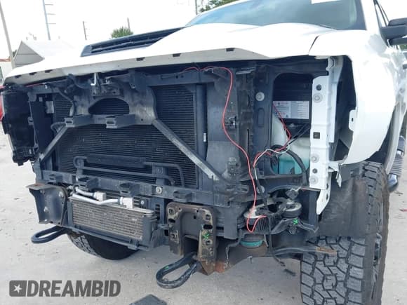 ✅ 2017 Chevrolet Silverado 2500HD Work Truck • VIN: 1GC1KUEY2HF229468 • Lot: 42615385. Wystawiony na IAAI z przebiegiem 88 472 mil. Bezpłatny archiwum sprzedaży aukcyjnych z USA i szczegółowy raport historii pojazdu na DreamBid. Zdjęcie 6.