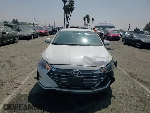 ✅ 2019 Hyundai Elantra SE • VIN: 5NPD74LF9KH453110 • Lot: 61613405. Listed on Copart with 116,197 mi. Free auction sales archive from the USA and detailed vehicle history report at DreamBid. Image 13.