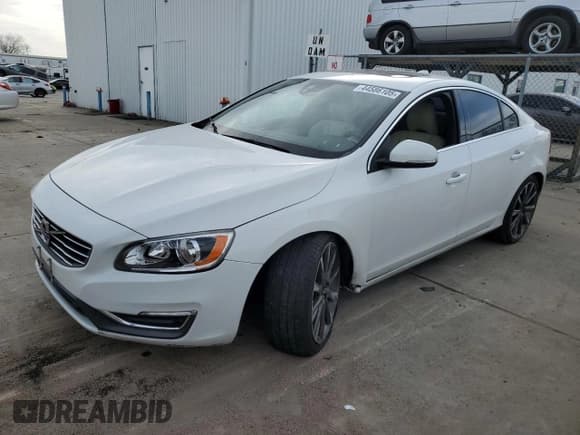 ✅ 2015 Volvo S60 T5 Drive-E Platinum • VIN: YV140MFD7F2301858 • Лот: 44586105. Опубликован ранее на Copart с пробегом 50 575 миль. Бесплатный доступ к архиву аукционных продаж из США и подробный отчёт об истории автомобиля на DreamBid. Изображение 1.