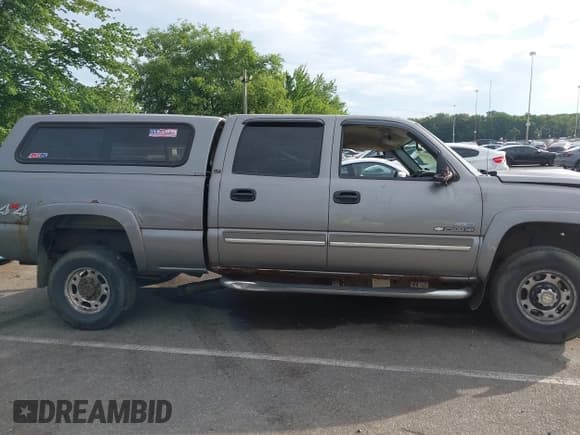 ✅ 2006 Chevrolet Silverado 2500HD LT3 • VIN: 1GCHK23D26F229616 • Лот: 42742250. Опубликован ранее на IAAI с пробегом 213 140 миль. Бесплатный доступ к архиву аукционных продаж из США и подробный отчёт об истории автомобиля на DreamBid. Изображение 13.