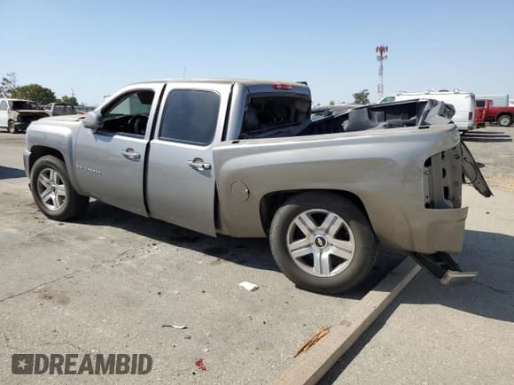 ✅ 2007 Chevrolet Silverado 1500 LS • VIN: 2GCEC13C171569964 • Lot: 68266244. Listed on Copart with 277,832 mi. Free auction sales archive from the USA and detailed vehicle history report at DreamBid. Image 2.
