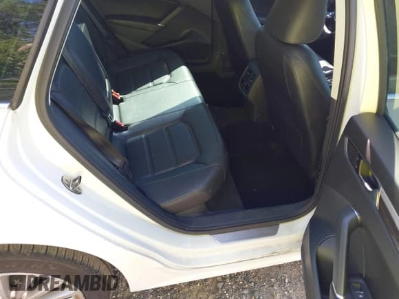 ✅ 2016 Volkswagen Passat SE • VIN: 1VWBT7A33GC068896 • Лот: 42997602. Опубликован ранее на IAAI с пробегом 130 282 миль. Бесплатный доступ к архиву аукционных продаж из США и подробный отчёт об истории автомобиля на DreamBid. Изображение 8.