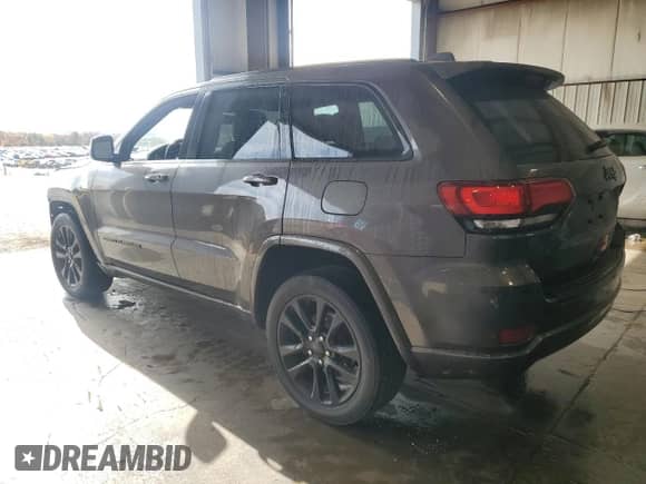 2018 Jeep Grand Cherokee Altitude z VIN 1C4RJFAG1JC390447, wystawiony jako Copart lot #90273155 z przebiegiem 133 723 mil mil oraz Szkoda całkowita • Salvage title. Historia ofert i sprzedaży dostępna na DreamBid. Obrazek 2.