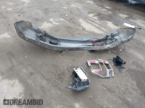 ✅ 2008 Ford F-250 XL • VIN: 1FTSX21R08ED81960 • Lot: 43584562. Wystawiony na IAAI z przebiegiem 146 067 mil. Bezpłatny archiwum sprzedaży aukcyjnych z USA i szczegółowy raport historii pojazdu na DreamBid. Zdjęcie 12.