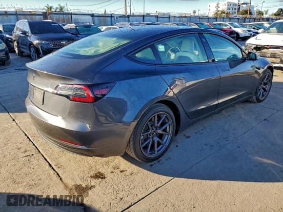 ✅ 2021 Tesla Model 3 Standard Range Plus • VIN: 5YJ3E1EA0MF875267 • Lot: 93775125. Wystawiony na Copart z przebiegiem 31 648 mil. Bezpłatny archiwum sprzedaży aukcyjnych z USA i szczegółowy raport historii pojazdu na DreamBid. Zdjęcie 3.