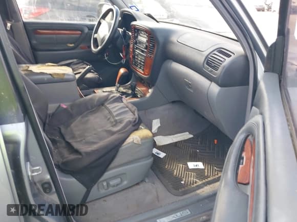 ✅ 2001 Lexus LX 470 • VIN: JTJHT00W813503335 • Lot: 43764556. Listed on IAAI with Not provided. Free auction sales archive from the USA and detailed vehicle history report at DreamBid. Image 5.