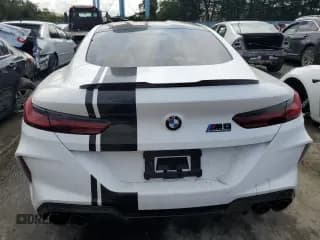 ✅ 2022 BMW M8 Competition • VIN: WBSAE0C05NCJ74694 • Lot: 65454813. Wystawiony na Copart z przebiegiem 14 156 mil. Bezpłatny archiwum sprzedaży aukcyjnych z USA i szczegółowy raport historii pojazdu na DreamBid. Zdjęcie 6.