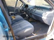 ✅ 1992 Ford Tempo • VIN: 1FAPP36U6NK188935 • Lot: 42133598. Wystawiony na IAAI z przebiegiem 31 673 mil. Bezpłatny archiwum sprzedaży aukcyjnych z USA i szczegółowy raport historii pojazdu na DreamBid. Zdjęcie 5.