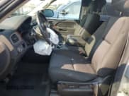 ✅ 2010 Chevrolet Suburban LS • VIN: 1GNUCHE08AR188822 • Lot: 70681704. Wystawiony na Copart z przebiegiem 161 596 mil. Bezpłatny archiwum sprzedaży aukcyjnych z USA i szczegółowy raport historii pojazdu na DreamBid. Zdjęcie 7.