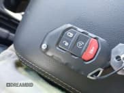 ✅ 2025 Jeep Wrangler Sahara • VIN: 1C4PJXEN5SW568740 • Lot: 43606846. Wystawiony na IAAI z przebiegiem 11 039 mil. Bezpłatny archiwum sprzedaży aukcyjnych z USA i szczegółowy raport historii pojazdu na DreamBid. Zdjęcie 11.