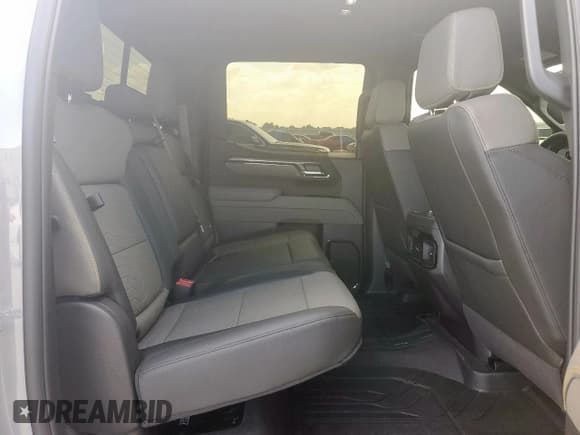 ✅ 2025 Chevrolet Silverado 1500 • VIN: 3GCUKHE81SG131512 • Лот: 67035875. Опубликован ранее на Copart с пробегом 2 852 миль. Бесплатный доступ к архиву аукционных продаж из США и подробный отчёт об истории автомобиля на DreamBid. Изображение 10.