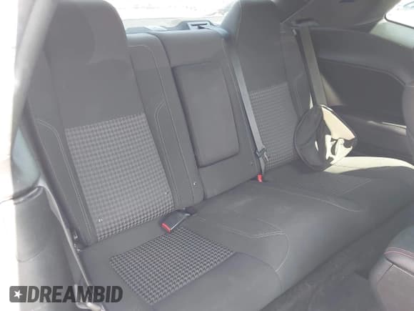 ✅ 2018 Dodge Challenger SXT • VIN: 2C3CDZAG8JH204564 • Lot: 43262680. Wystawiony na IAAI z przebiegiem 52 822 mil. Bezpłatny archiwum sprzedaży aukcyjnych z USA i szczegółowy raport historii pojazdu na DreamBid. Zdjęcie 8.