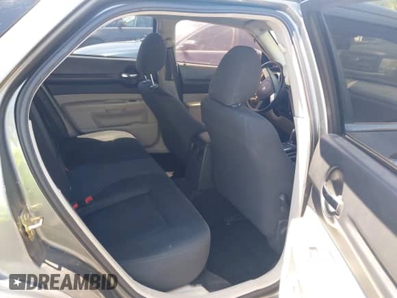 2005 Dodge Magnum SE с VIN 2D4FV48V95H123675, выставлен на аукционе IAAI как лот 42303195 с пробегом Не указан миль и . История ставок и продаж доступна на DreamBid. Изображение 8.