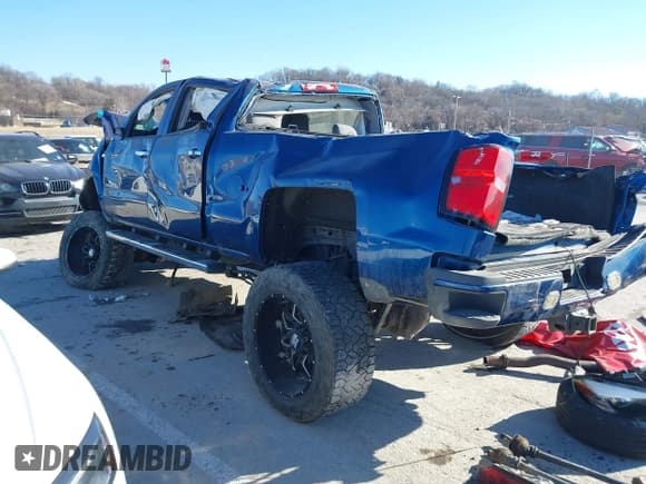 ✅ 2017 Chevrolet Silverado 2500HD Work Truck • VIN: 1GC1KUEY1HF191604 • Lot: 41229847. Wystawiony na IAAI z przebiegiem 90 103 mil. Bezpłatny archiwum sprzedaży aukcyjnych z USA i szczegółowy raport historii pojazdu na DreamBid. Zdjęcie 3.