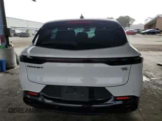 2024 Dodge Hornet R/T z VIN ZACPDFCW1R3A28605, wystawiony jako Copart lot #63086245 z przebiegiem 17 740 mil mil oraz Szkoda całkowita • Salvage title. Historia ofert i sprzedaży dostępna na DreamBid. Obrazek 6.