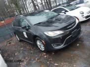 ✅ 2018 Chrysler Pacifica Touring L • VIN: 2C4RC1BGXJR260928 • Lot: 43825608. Wystawiony na IAAI z przebiegiem 147 551 mil. Bezpłatny archiwum sprzedaży aukcyjnych z USA i szczegółowy raport historii pojazdu na DreamBid. Zdjęcie 1.
