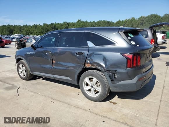 ✅ 2022 Kia Sorento LX • VIN: 5XYRG4LC9NG112121 • Lot: 70477875. Listed on Copart with 97,109 mi. Free auction sales archive from the USA and detailed vehicle history report at DreamBid. Image 2.