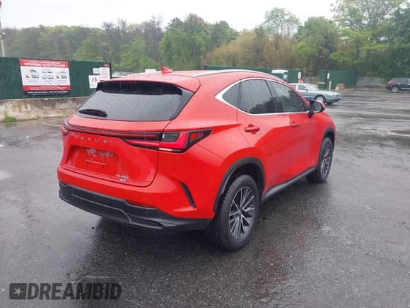 ✅ 2024 Lexus NX 350 Premium • VIN: 2T2GGCEZXRC044024 • Lot: 42278940. Wystawiony na IAAI z przebiegiem 11 388 mil. Bezpłatny archiwum sprzedaży aukcyjnych z USA i szczegółowy raport historii pojazdu na DreamBid. Zdjęcie 4.