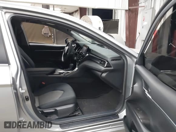 ✅ 2024 Toyota Camry LE • VIN: 4T1C11AK7RU226196 • Лот: 43483021. Опубликован ранее на IAAI с пробегом 31 031 миль. Бесплатный доступ к архиву аукционных продаж из США и подробный отчёт об истории автомобиля на DreamBid. Изображение 5.