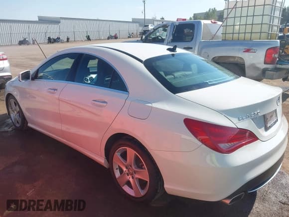 ✅ 2016 Mercedes-Benz CLA 250 • VIN: WDDSJ4EB9GN361320 • Lot: 43453237. Wystawiony na IAAI z przebiegiem 81 929 mil. Bezpłatny archiwum sprzedaży aukcyjnych z USA i szczegółowy raport historii pojazdu na DreamBid. Zdjęcie 14.