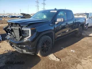 ✅ 2025 GMC Sierra 1500 Elevation • VIN: 1GTRUJEKXSZ150367 • Лот: 48239605. Опубликован ранее на Copart с пробегом 3 988 миль. Бесплатный доступ к архиву аукционных продаж из США и подробный отчёт об истории автомобиля на DreamBid. Изображение 1.