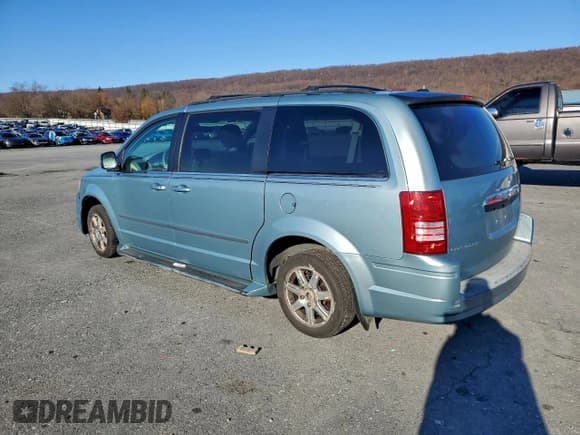 ✅ 2009 Chrysler Town & Country Touring • VIN: 2A8HR54139R573060 • Лот: 94029595. Опубликован ранее на Copart с пробегом Не указан. Бесплатный доступ к архиву аукционных продаж из США и подробный отчёт об истории автомобиля на DreamBid. Изображение 2.