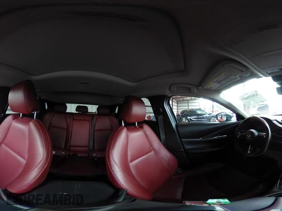 ✅ 2024 Mazda CX-30 S Carbon Edition • VIN: 3MVDMBCMXRM650611 • Lot: 43619427. Wystawiony na IAAI z przebiegiem 34 494 mil. Bezpłatny archiwum sprzedaży aukcyjnych z USA i szczegółowy raport historii pojazdu na DreamBid. Zdjęcie 18.