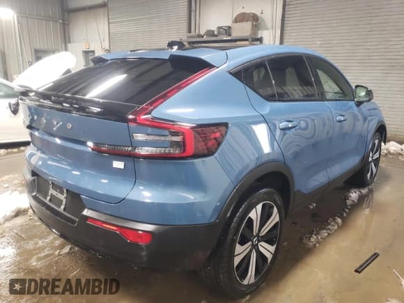 ✅ 2023 Volvo C40 Plus • VIN: YV4ED3GLXP2065364 • Lot: 38212714. Wystawiony na Copart z przebiegiem 6 017 mil. Bezpłatny archiwum sprzedaży aukcyjnych z USA i szczegółowy raport historii pojazdu na DreamBid. Zdjęcie 3.