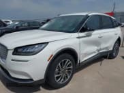 ✅ 2022 Lincoln Corsair Standard • VIN: 5LMCJ1C91NUL29924 • Lot: 42471141. Wystawiony na IAAI z przebiegiem 37 883 mil. Bezpłatny archiwum sprzedaży aukcyjnych z USA i szczegółowy raport historii pojazdu na DreamBid. Zdjęcie 17.