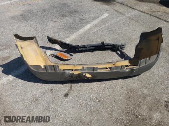 ✅ 2000 Ford Crown Victoria • VIN: 2FAFP73W2YX193723 • Lot: 52106765. Wystawiony na Copart z przebiegiem 202 252 mil. Bezpłatny archiwum sprzedaży aukcyjnych z USA i szczegółowy raport historii pojazdu na DreamBid. Zdjęcie 14.