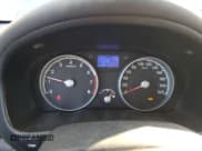 ✅ 2010 Hyundai Accent L • VIN: KMHCN3BCXAU161324 • Лот: 41703995. Опубликован ранее на Copart с пробегом 50 430 миль. Бесплатный доступ к архиву аукционных продаж из США и подробный отчёт об истории автомобиля на DreamBid. Изображение 9.