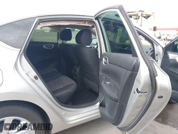 ✅ 2015 Nissan Sentra SR • VIN: 3N1AB7AP8FY340890 • Лот: 43397467. Опубликован ранее на IAAI с пробегом 72 677 миль. Бесплатный доступ к архиву аукционных продаж из США и подробный отчёт об истории автомобиля на DreamBid. Изображение 8.