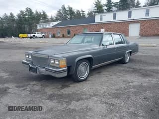 ✅ 1985 Cadillac Fleetwood • VIN: 1G6DW6989F9741010 • Lot: 41872467. Wystawiony na IAAI z przebiegiem 75 417 mil. Bezpłatny archiwum sprzedaży aukcyjnych z USA i szczegółowy raport historii pojazdu na DreamBid. Zdjęcie 2.