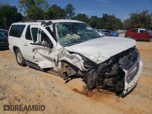 ✅ 2011 Chevrolet Suburban LT • VIN: 1GNSKJE36BR334082 • Lot: 85940265. Listed on Copart with 218,878 mi. Free auction sales archive from the USA and detailed vehicle history report at DreamBid. Image 4.
