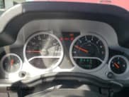 ✅ 2010 Jeep Wrangler Unlimited Sahara • VIN: 1J4BA5H14AL167231 • Lot: 71743285. Wystawiony na Copart z przebiegiem 169 089 mil. Bezpłatny archiwum sprzedaży aukcyjnych z USA i szczegółowy raport historii pojazdu na DreamBid. Zdjęcie 9.