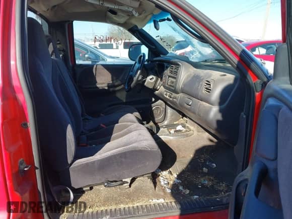 2000 Dodge Dakota with VIN 1B7FL26X5YS516338, listed as a IAAI auction lot 41609489 with 216,058 mi miles and . Bid and sale history available at DreamBid. Image 5.