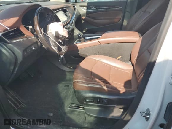 ✅ 2019 Buick Enclave Avenir • VIN: 5GAERDKW2KJ249404 • Lot: 58603315. Wystawiony na Copart z przebiegiem 77 711 mil. Bezpłatny archiwum sprzedaży aukcyjnych z USA i szczegółowy raport historii pojazdu na DreamBid. Zdjęcie 7.