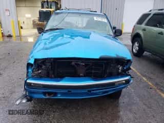 1995 Chevrolet Blazer z VIN 1GNDT13W4S2154787, wystawiony jako Copart lot #85719274 z przebiegiem 167 242 mil mil oraz Nie do naprawy • Non repairable. Historia ofert i sprzedaży dostępna na DreamBid. Obrazek 5.