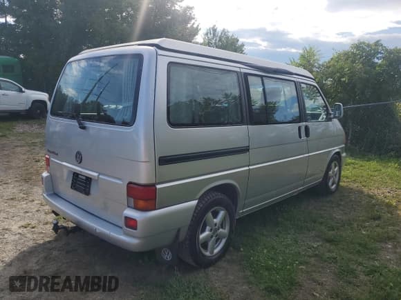 ✅ 2003 Volkswagen EuroVan MV • VIN: WV2NB47053H018546 • Lot: 80946315. Wystawiony na Copart z przebiegiem 73 442 mil. Bezpłatny archiwum sprzedaży aukcyjnych z USA i szczegółowy raport historii pojazdu na DreamBid. Zdjęcie 4.