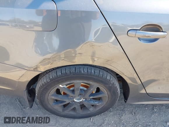 ✅ 2011 Volkswagen Jetta SE • VIN: 3VWDZ7AJ4BM080178 • Lot: 41772185. Wystawiony na IAAI z przebiegiem 140 897 mil. Bezpłatny archiwum sprzedaży aukcyjnych z USA i szczegółowy raport historii pojazdu na DreamBid. Zdjęcie 6.