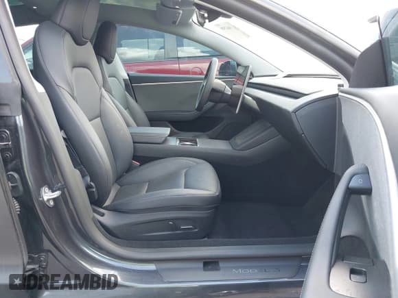 ✅ 2025 Tesla Model 3 Long Range • VIN: 5YJ3E1EA5SF978729 • Lot: 43384298. Wystawiony na IAAI z przebiegiem 11 689 mil. Bezpłatny archiwum sprzedaży aukcyjnych z USA i szczegółowy raport historii pojazdu na DreamBid. Zdjęcie 5.