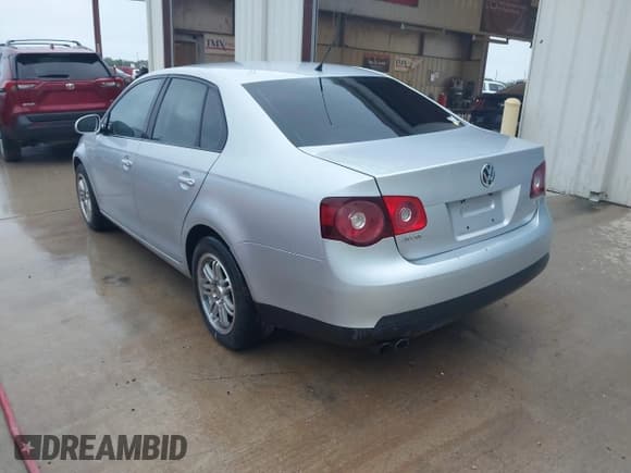 ✅ 2010 Volkswagen Jetta Limited Edition • VIN: 3VWRX7AJ4AM129874 • Lot: 42539737. Listed on IAAI with 197,259 mi. Free auction sales archive from the USA and detailed vehicle history report at DreamBid. Image 3.