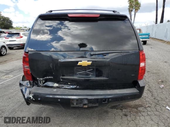 ✅ 2013 Chevrolet Suburban LT • VIN: 1GNSKJE76DR318499 • Lot: 71840624. Wystawiony na Copart z przebiegiem 191 050 mil. Bezpłatny archiwum sprzedaży aukcyjnych z USA i szczegółowy raport historii pojazdu na DreamBid. Zdjęcie 6.