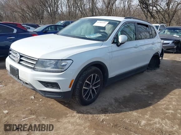 ✅ 2021 Volkswagen Tiguan SE • VIN: 3VV2B7AX1MM070358 • Lot: 41583397. Wystawiony na IAAI z przebiegiem 75 508 mil. Bezpłatny archiwum sprzedaży aukcyjnych z USA i szczegółowy raport historii pojazdu na DreamBid. Zdjęcie 2.