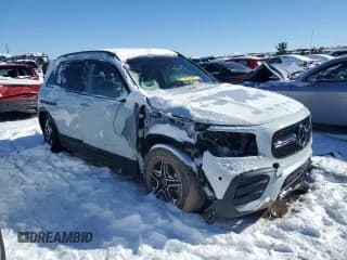 ✅ 2021 Mercedes-Benz GLB 250 • VIN: W1N4M4HB8MW156107 • Lot: 39015723. Wystawiony na Copart z przebiegiem 3 867 mil. Bezpłatny archiwum sprzedaży aukcyjnych z USA i szczegółowy raport historii pojazdu na DreamBid. Zdjęcie 4.