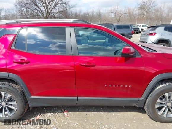 ✅ 2025 Chevrolet Equinox AWD LT • VIN: 3GNAXPEG4SL272871 • Lot: 42001704. Wystawiony na IAAI z przebiegiem 920 mil. Bezpłatny archiwum sprzedaży aukcyjnych z USA i szczegółowy raport historii pojazdu na DreamBid. Zdjęcie 14.