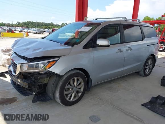 ✅ 2020 Kia Sedona LX • VIN: KNDMB5C11L6635906 • Lot: 43042973. Wystawiony na IAAI z przebiegiem 63 119 mil. Bezpłatny archiwum sprzedaży aukcyjnych z USA i szczegółowy raport historii pojazdu na DreamBid. Zdjęcie 17.